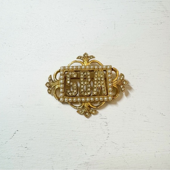 ORA Art Deco Rhinestone Faux Pearl Monogram Brooch Vintage - Picture 3 of 8